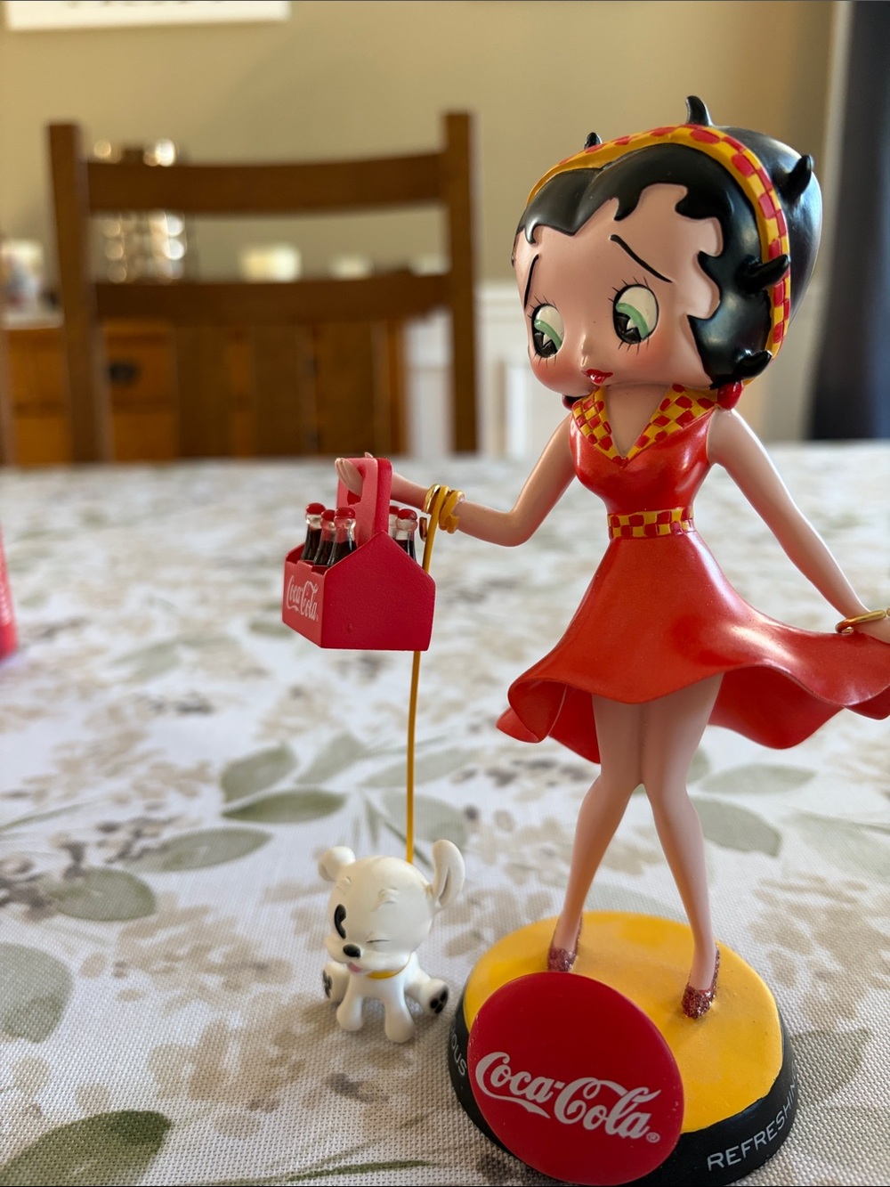 Coca Cola Betty Boop Figure in Red Dress with Puppy & Bottle Carrier - Picture 4 of 4